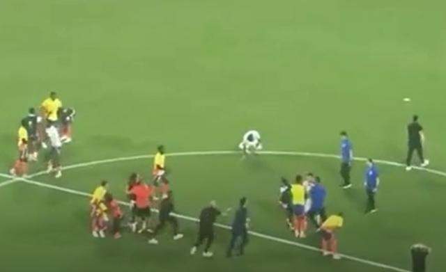 美洲杯半决赛后 哥乌球员球迷爆发冲突怪苏亚雷斯